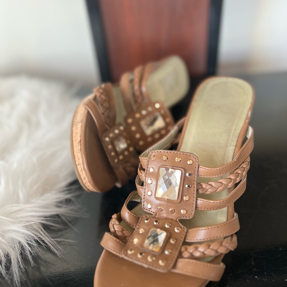 OK Elegant Tan Sandals with Gemstone Accents 9M